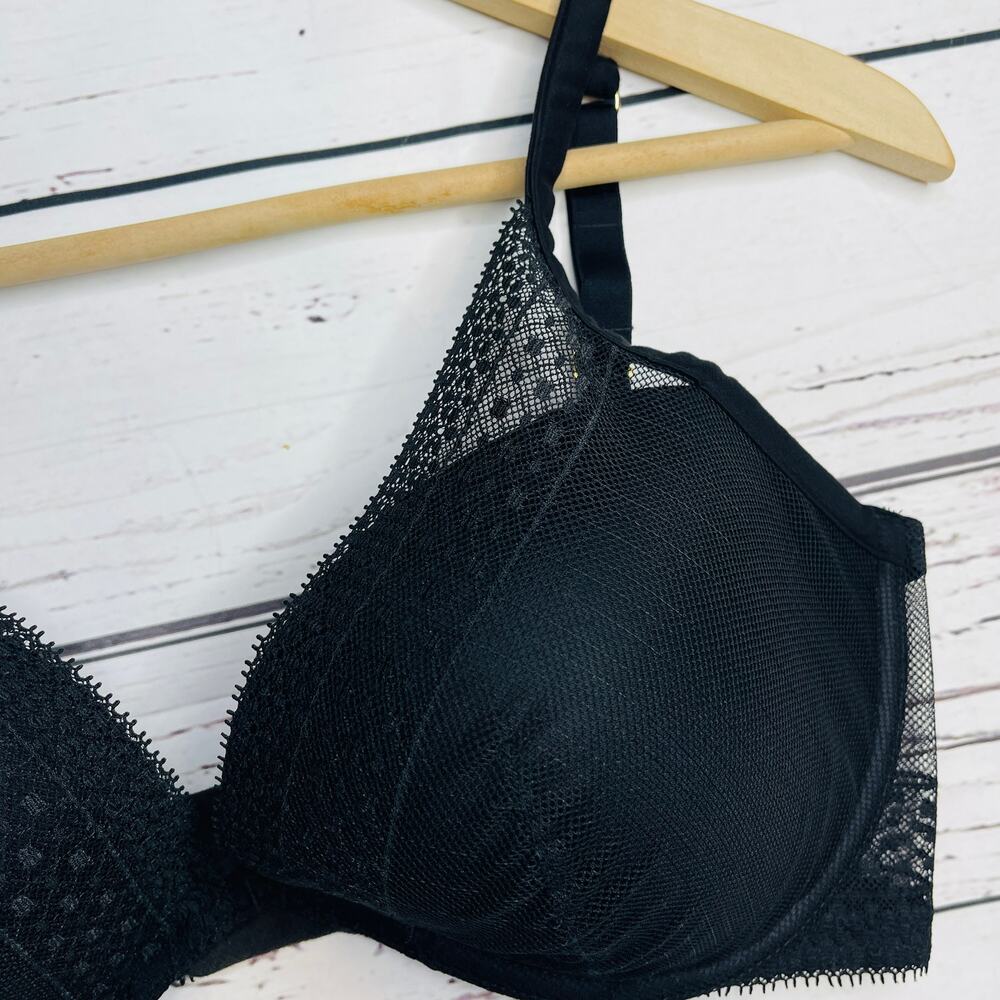 Victoria's Secret Black Incredible Plunge Lace Bra - Picture 4 of 16